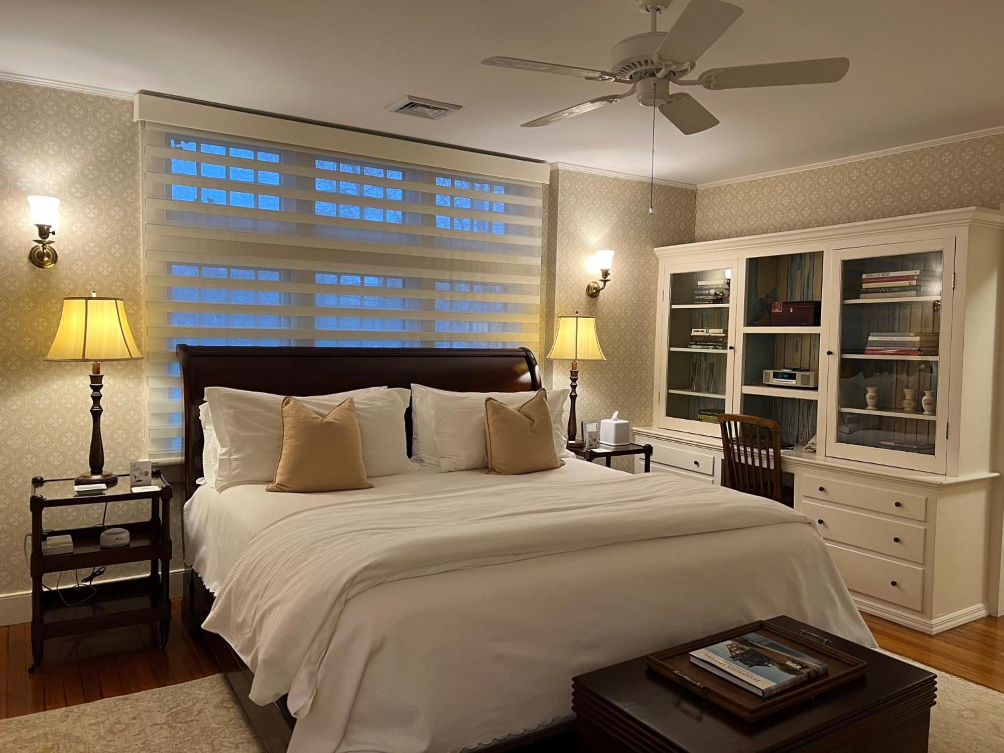The Baker House 1650 Bed & Breakfast East Hampton Ruang foto